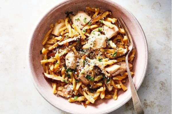 One-Pot Pasta with Chicken & Mushrooms